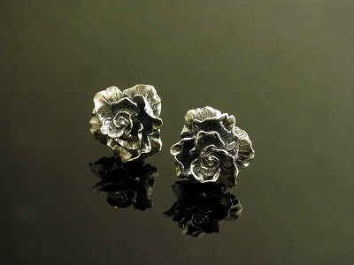 シルバー誕生花ピアス 6月薔薇 ペア K Smith